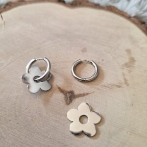 Charm acier fleur argent