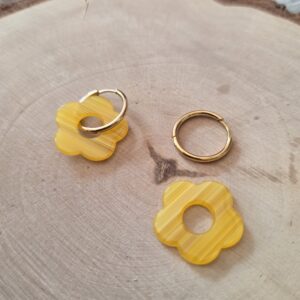 Charm fleur jaune