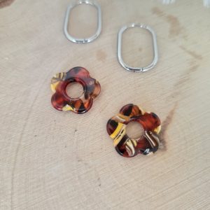 Charm petite fleur jaune - bordeaux